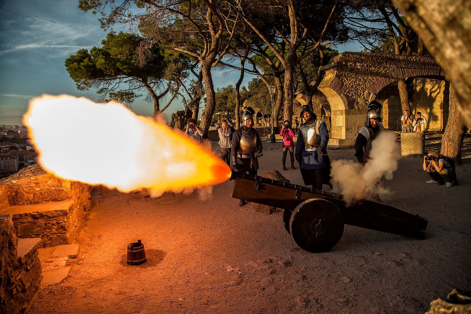 Artes Bélicas no Castelo – Bombardeiros da Nómina e a Invenção da Glória