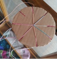 KUMIHIMO – Fabrique ton bracelet de l'amitié