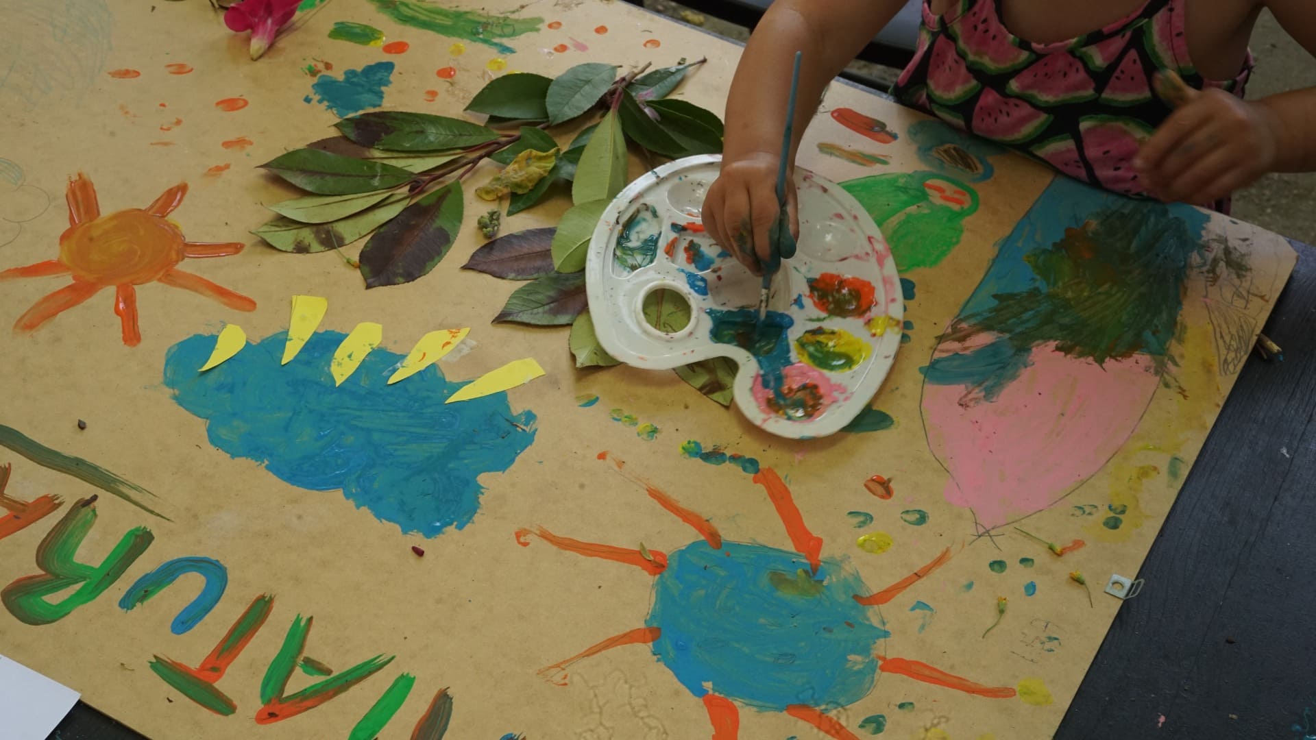 Jardim Sensorial: Mãos à Terra, Pincéis ao Céu – Oficina de artes plásticas por QueBichinho