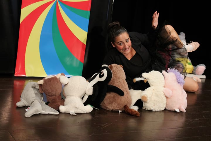 Há um elefante no meio da sala