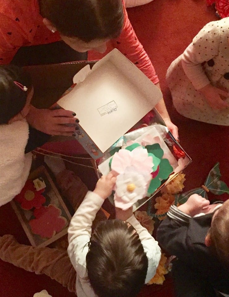 Caixas, embrulhos e fitas