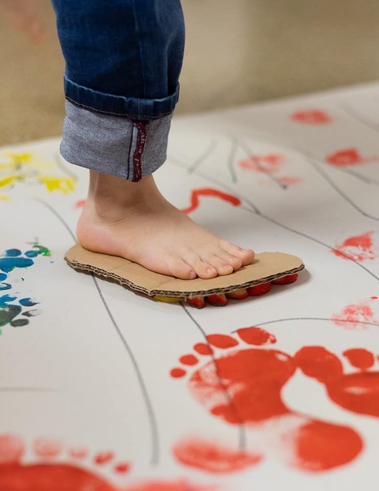 Pés e Pegadas – Descobrir, Ouvir e Agir