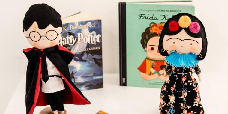 Exposição de Artesanato «O Mundo da Literatura Infantil: Encontro com Personagens Literárias»