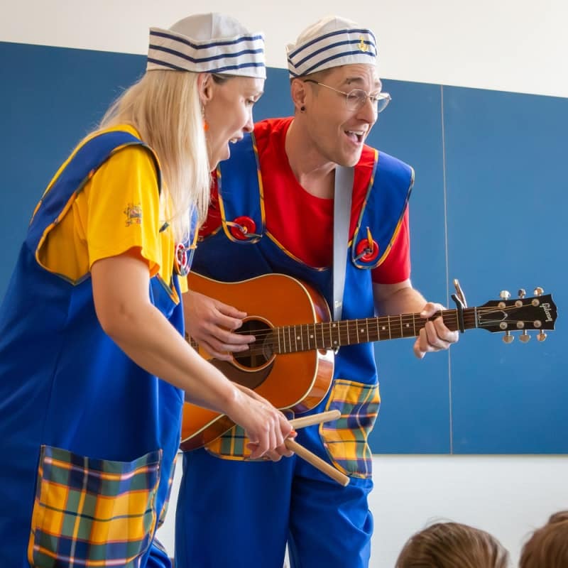 Un loup qui bzzz! et des matelot·es qui chantent