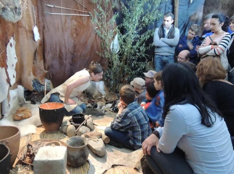 Atelier d'artisanat préhistorique – Vannerie spiralée et cousue