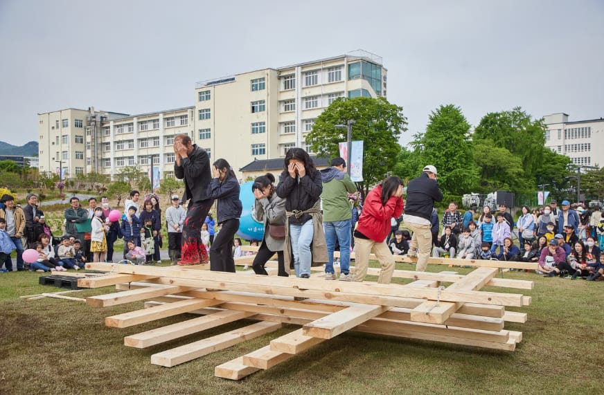Festival Todos – Damoclès: Cirque Inextremiste