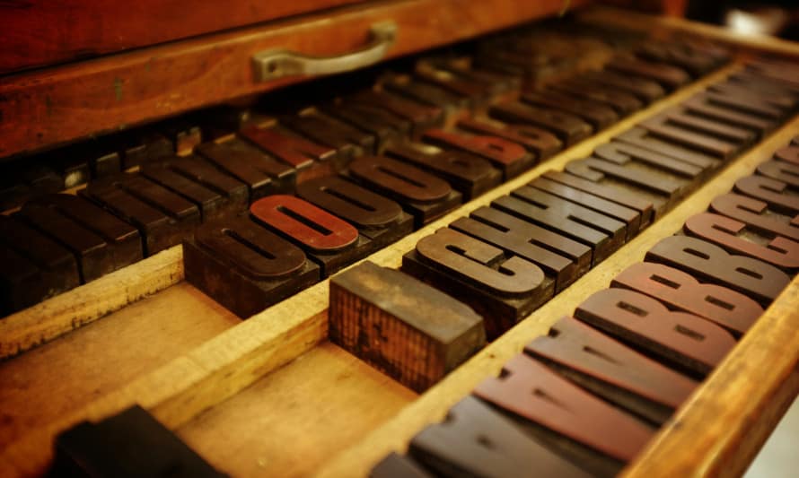 Faz os teus cartazes e postais de Abril