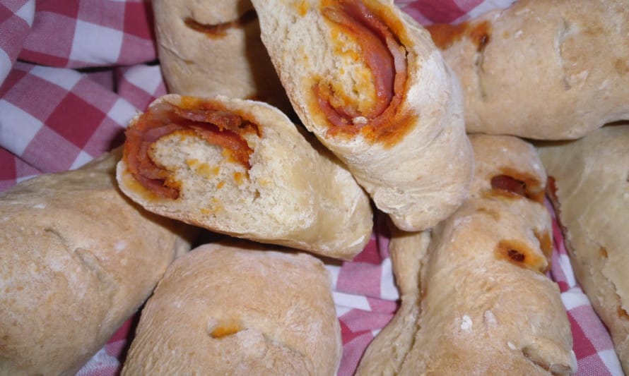 Pão com chouriço em forno a lenha