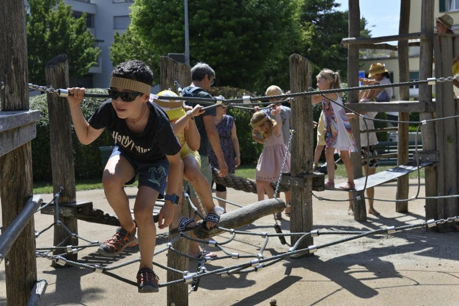 Des places de jeux Ă  la queue leu leu