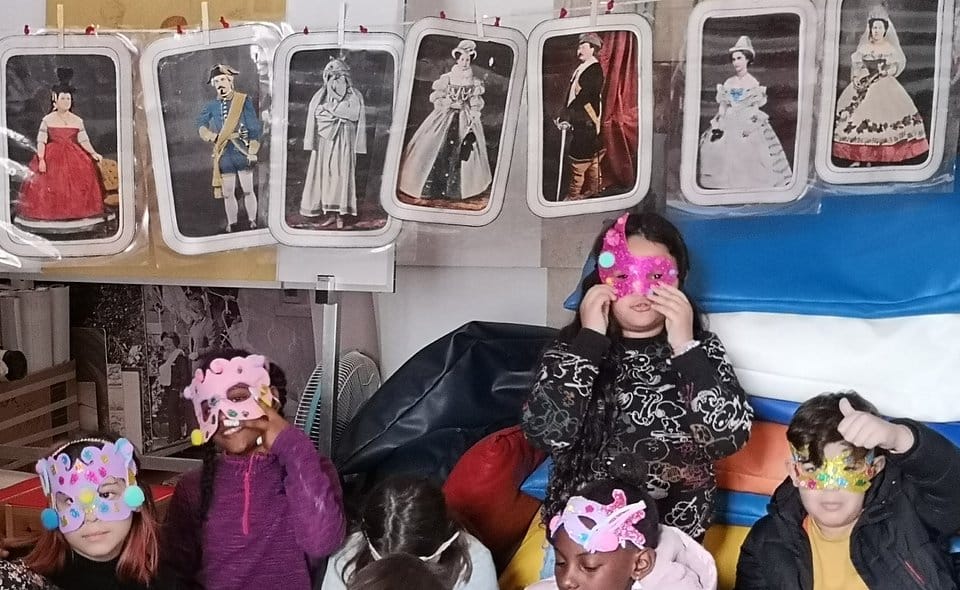 Um baile de Carnaval a rodopiar pelo mundo